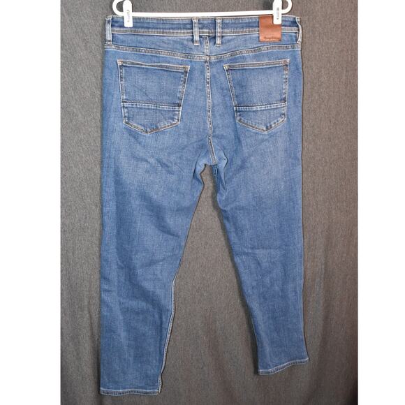 Tommy Bahama Men's 34x32 Distressed Denim Jeans Medium Wash - Picture 3 of 9